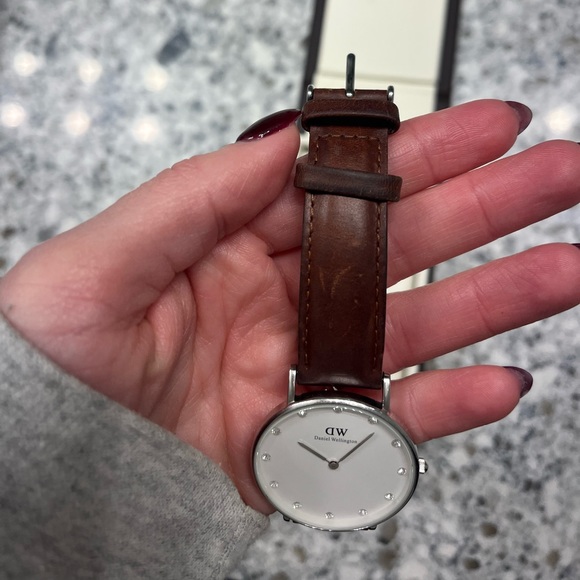 Daniel Wellington women’s leather watch 40mm - Picture 5 of 10